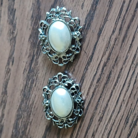 VTG shoe clips, Metal & Faux Pearl, Approx 2"×1.5" - Picture 1 of 3